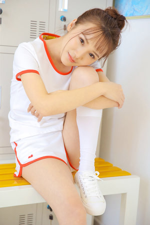 黑人巨大机巴进她里面视频