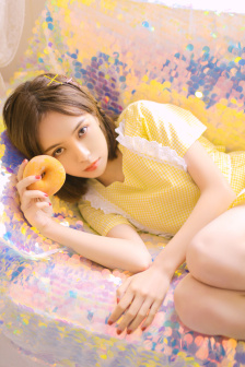 撕开胸罩一边亲一摸就硬了正常吗