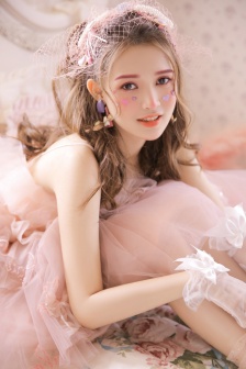 色愁久久久人愁久下一句怎么接